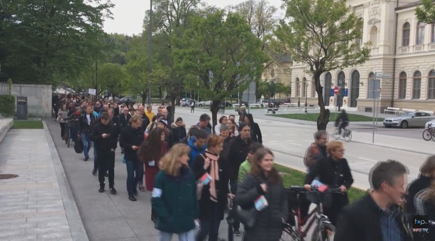 Posnetek shoda znanstvenikov proti krčenju sredstev za raziskave