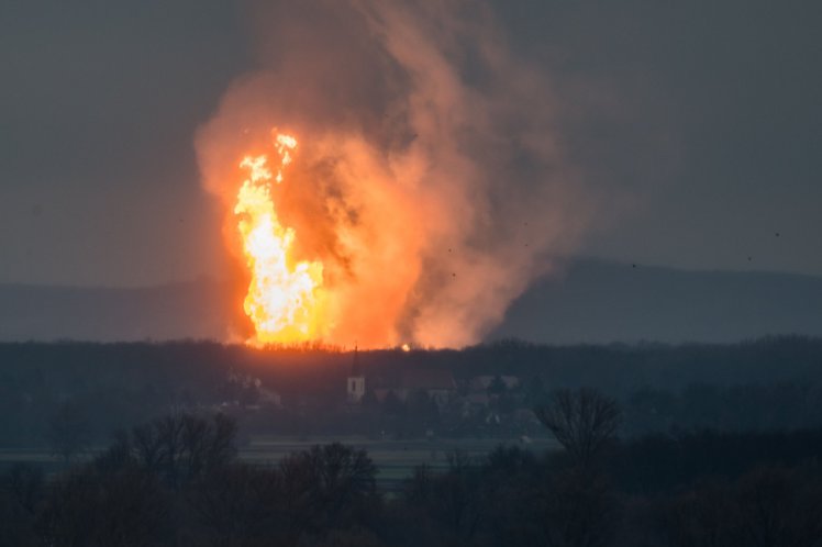 Surova zima prisilila Veliko Britanijo h kršitvi ruskih sankcij: Njena poteza ne bo všeč njenim zaveznicam!