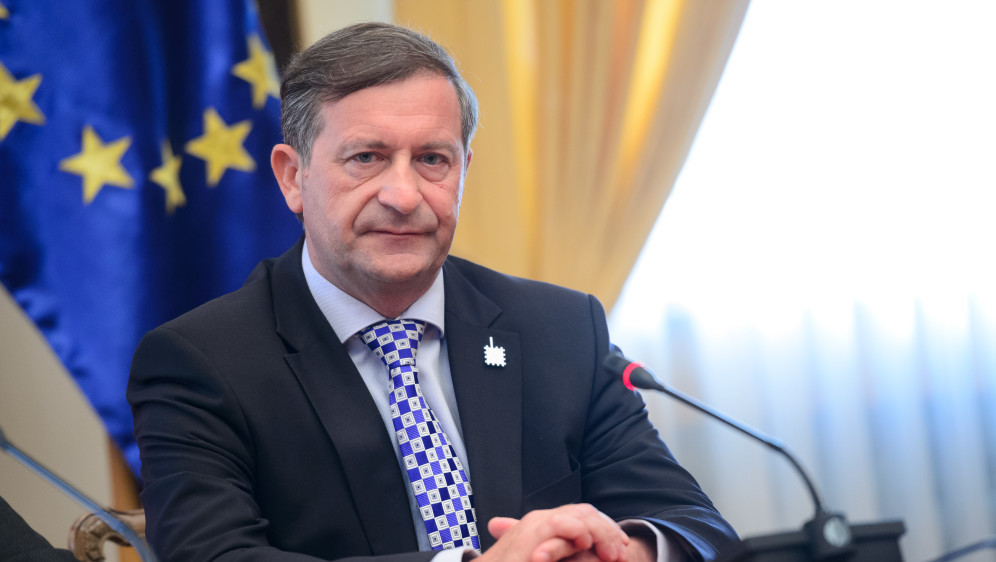 Erjavec: “Hrvaški ribiči, ki ne bodo plačali kazni – globe, ne bodo mogli vstopiti ali prečkati Slovenije”