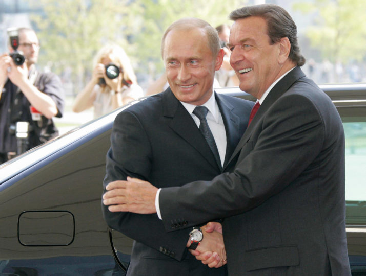 Gerhard Schröder: EU mora okrepiti skupno zunanjo, ekonomsko in socialno politiko ter se približati Rusiji in Turčiji, da bi odgovorila na populistično politiko Donalda Trumpa “America First”!