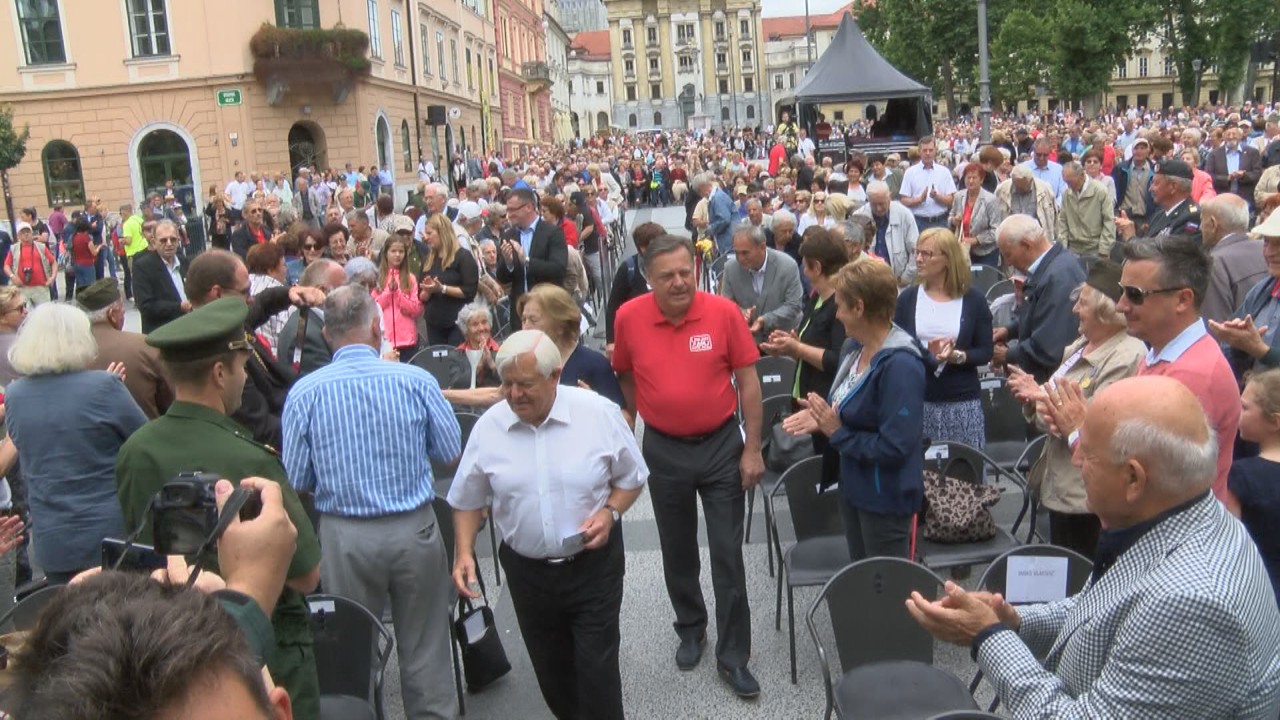 (VIDEO) T.Turnšek “Če bi Janez Janša prevzel mandat, bi bila nevarnost fašizma mnogo večja kot sedaj” – M. Kučan o sestavljanju vlade in ravnanju B. Pahorja: “Torej, jaz bi vsekakor ravnal drugače”