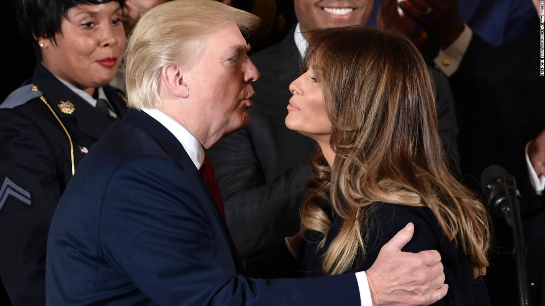 Nekdanja Trumpova sodelavka v svoji novi knjigi: Melania štetje dni do ločitve, komaj čaka, da se mu izteče mandat!