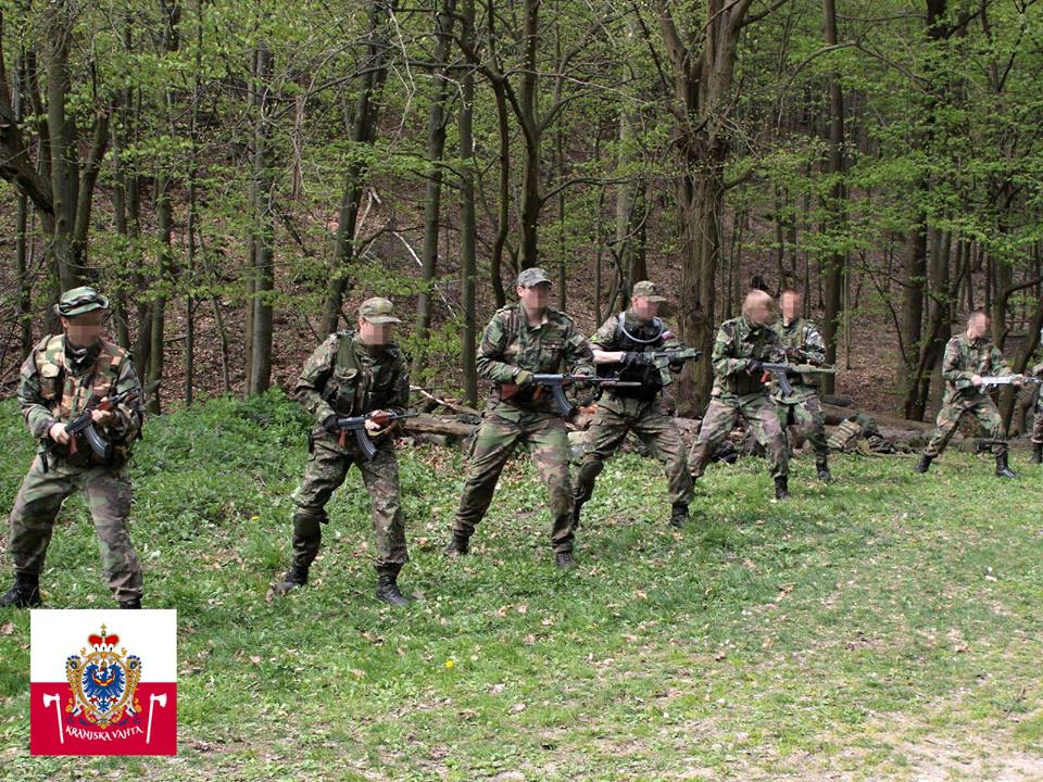 Na Twitterju nove fotografije urjenja paravojaških enot – Tokrat na sliki oboroženi “Kranjski vahtarji”