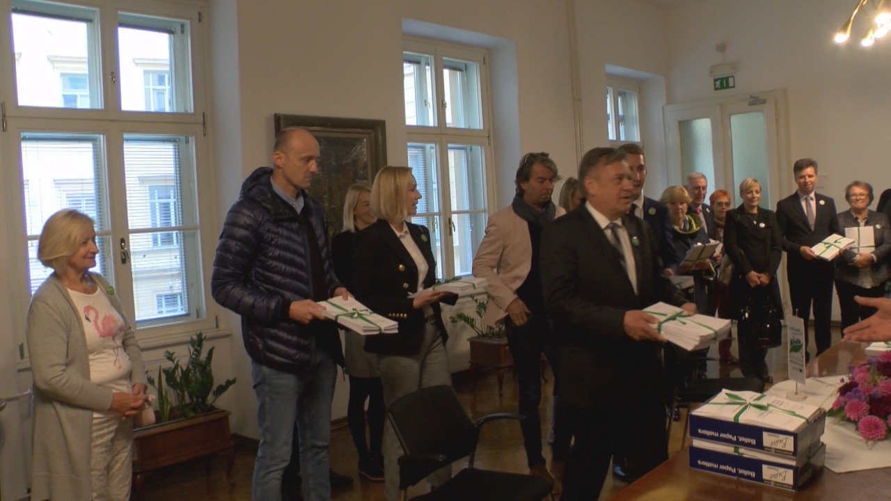 (VIDEO) Ljubljanski župan Zoran Janković ob vložitvi kandidature: “Ni mi treba dajati obljub!”