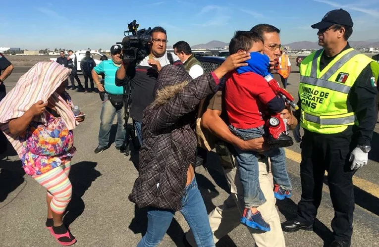 Deček iz Gvatemale je umrl kmalu zatem, ko ga je privedla ameriška mejna policija