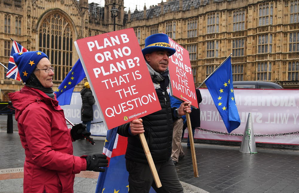 Kaos okoli Brexita odšel predaleč: Velika Britanija na robu uvedbe izrednih razmer