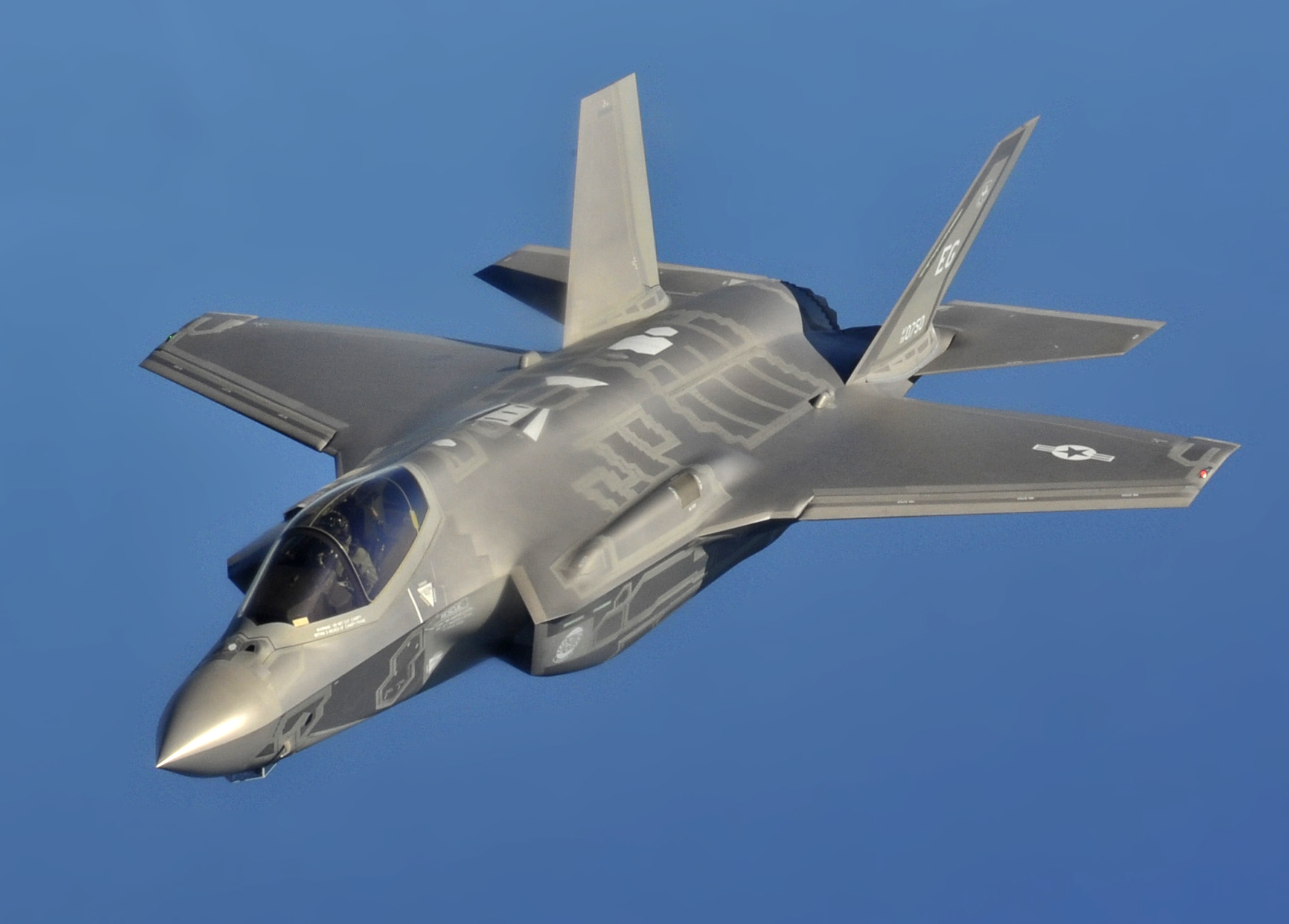 HIT! Leti in vohuni, vendar tistega, ki ga kupi! Norvežani kupili 40 ameriških lovcev F-35, da bi ugotovili, da letala pošljejo njihove tajne podatke nazaj v ZDA!