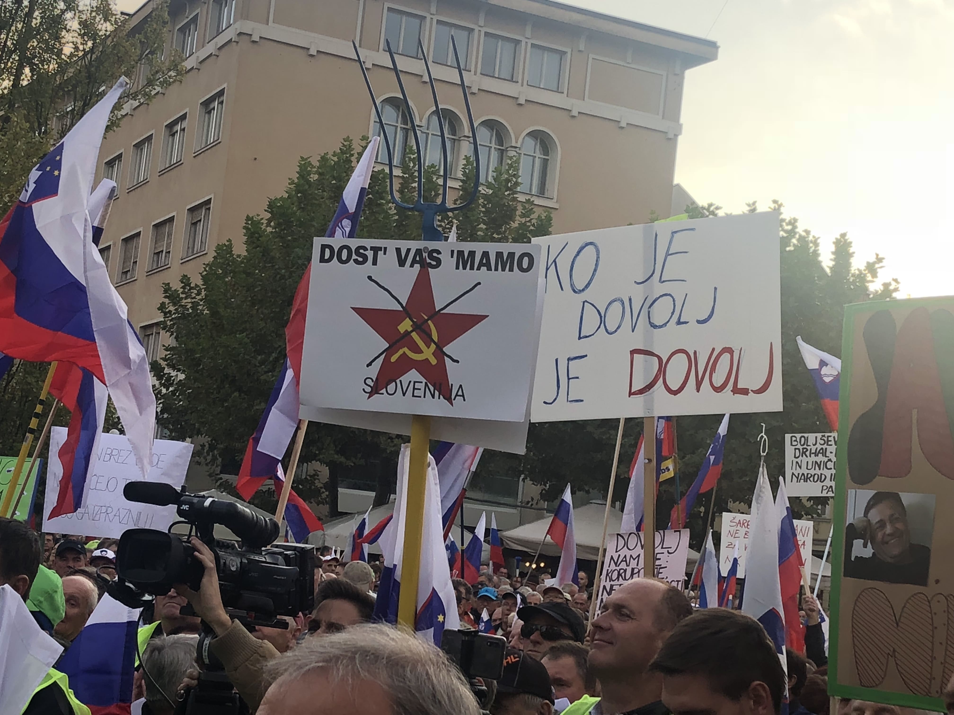 (VIDEO) Franc Kangler z zahtevo po odstopu predsednika vlade Marjana Šarca celo presegel Janeza Janšo, ki je zahteval “samo” odstop direktorja Sove –  Grožnje z novim shodom, če ne dobijo podatkov iz Sove