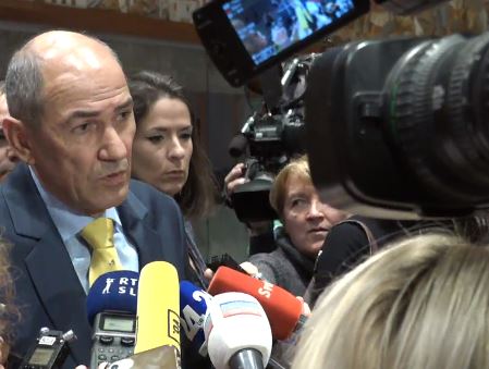 Janez Janša o domnevnem spopadu za funkcijo predsednika parlamenta med SMC in NSi: “Nobenega spopada ni, v bazenu ni še niti vode, da o jastogih ne govorimo…”