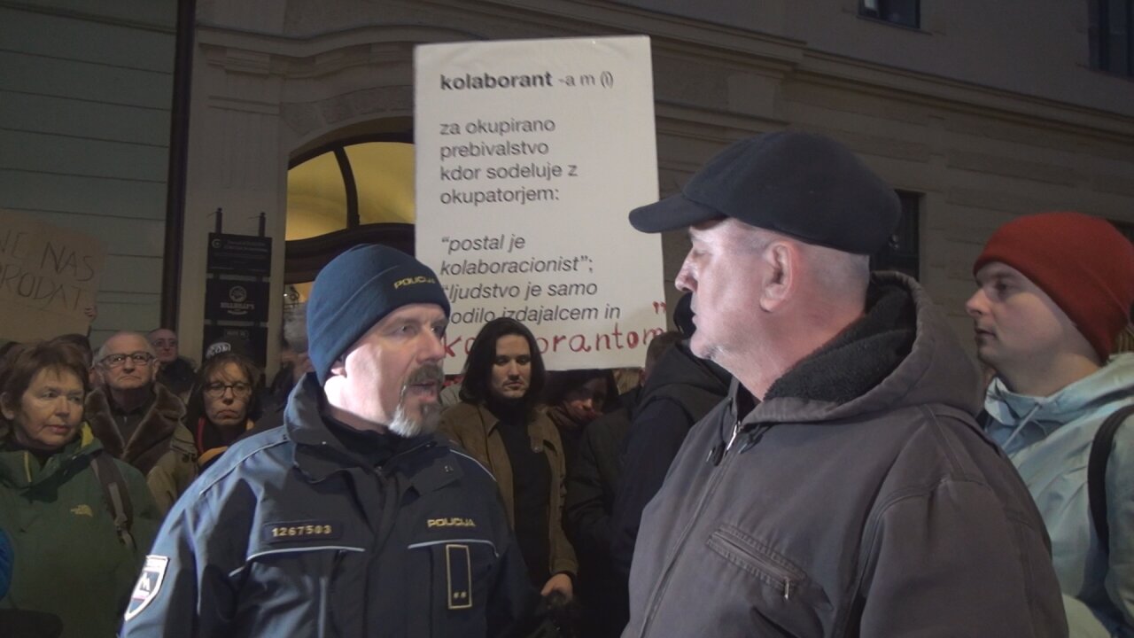 (VIDEO) Kdo je bil skrivnostni provokator z nemškim ovčarjem na demonstracijah, ki je najprej vzklikal proti Janši,  nato pa demonstrante zmerjal, da so “sami usraneti, lopovi, prasci hudičevi, izdajalci in cigani…”