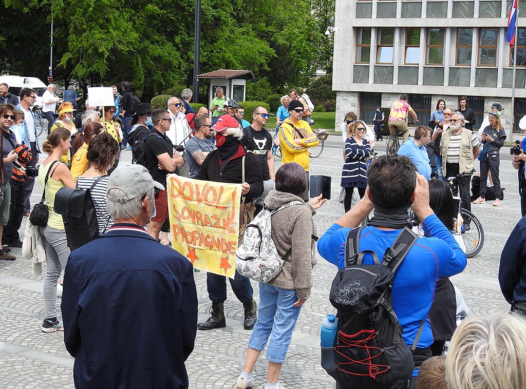 (VIDEO) “Ne pričakujte, da bo policija vzrok nasilja” – Aleš Hojs o protivladnih protestih v Ljubljani in Mariboru, kjer so policisti popisali in oglobili številne protestnike