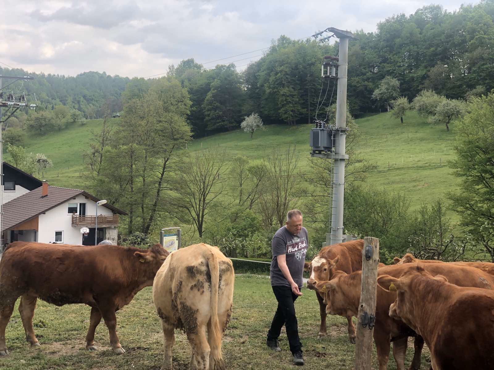 Selan in Bonaca zanikata vpletenost v nabavo zaščitne opreme (popravek): »Sebastjan Selan in Sandi Bonaca nikakor nista povezana z zgodbo, v kateri je Zdravko Počivalšek postal glavna “Tarča”«