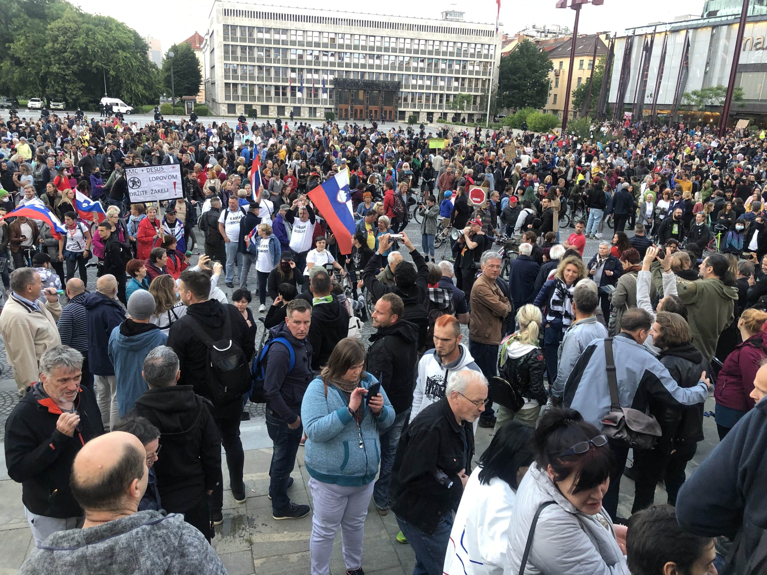 (VIDEO) 6. kolesarski protest na Trgu republike