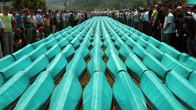 Tvit Janeza Janše o pokolu v Srebrenici tokrat ne odmeva samo doma, ampak tudi v tujini, predvsem v Bosni in Hercegovini – “Pokola v Srebrenici ne bi bilo, če bi na ozemlju bivše Jugoslavije po njenem razpadu počistili s komunistično ideologijo in obsodili povojne poboje v Sloveniji,” je zapisal Janša