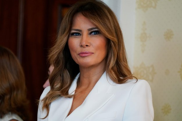 (VIDEO) Melania je dobila nov spomenik: Tega ne bodo mogli uničiti, mnogim se zdi videz kipa smešen