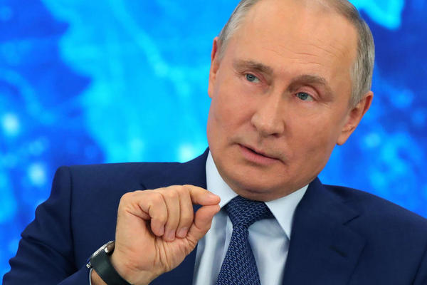 Putin: Če bi ruske posebne službe želele ubiti Navalnija, bi bil že mrtev