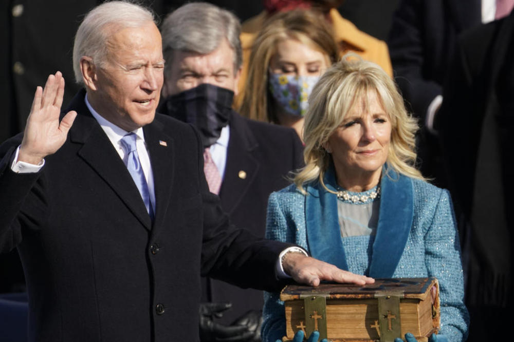 (VIDEO) Joe Biden je novi predsednik ZDA – V govoru poudaril, da ZDA čaka boj proti političnemu ekstremizmu, notranjemu terorizmu in beli nadvladi, ter pozval k enotnosti države, brez katere v državi ne more biti miru