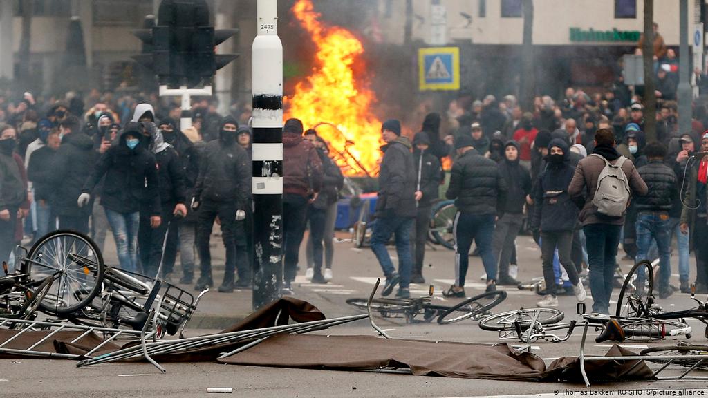 Sodišče je nizozemski vladi naložilo takojšnjo odpravo policijske ure