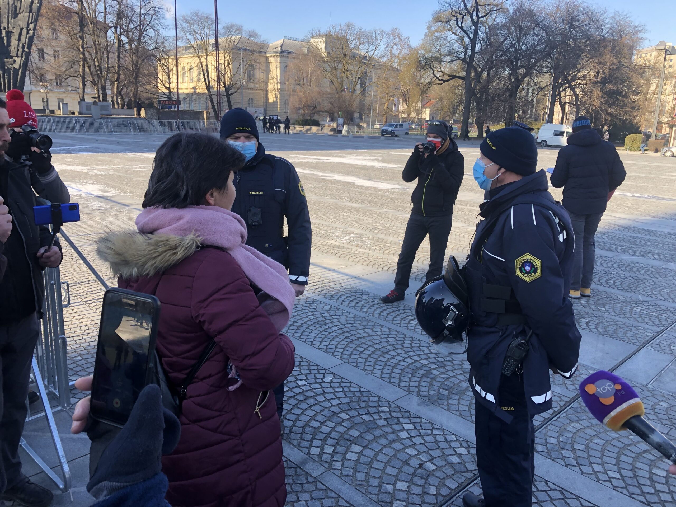 Anica Bidar jutri na Trgu republike predstavlja “tehničnega mandatarja” – Na Facebooku sta se “počila” Anica Bidar in major Ladislav Troha, ki je zaradi Bidarjeve odstopil kot vodja gibanja OPS