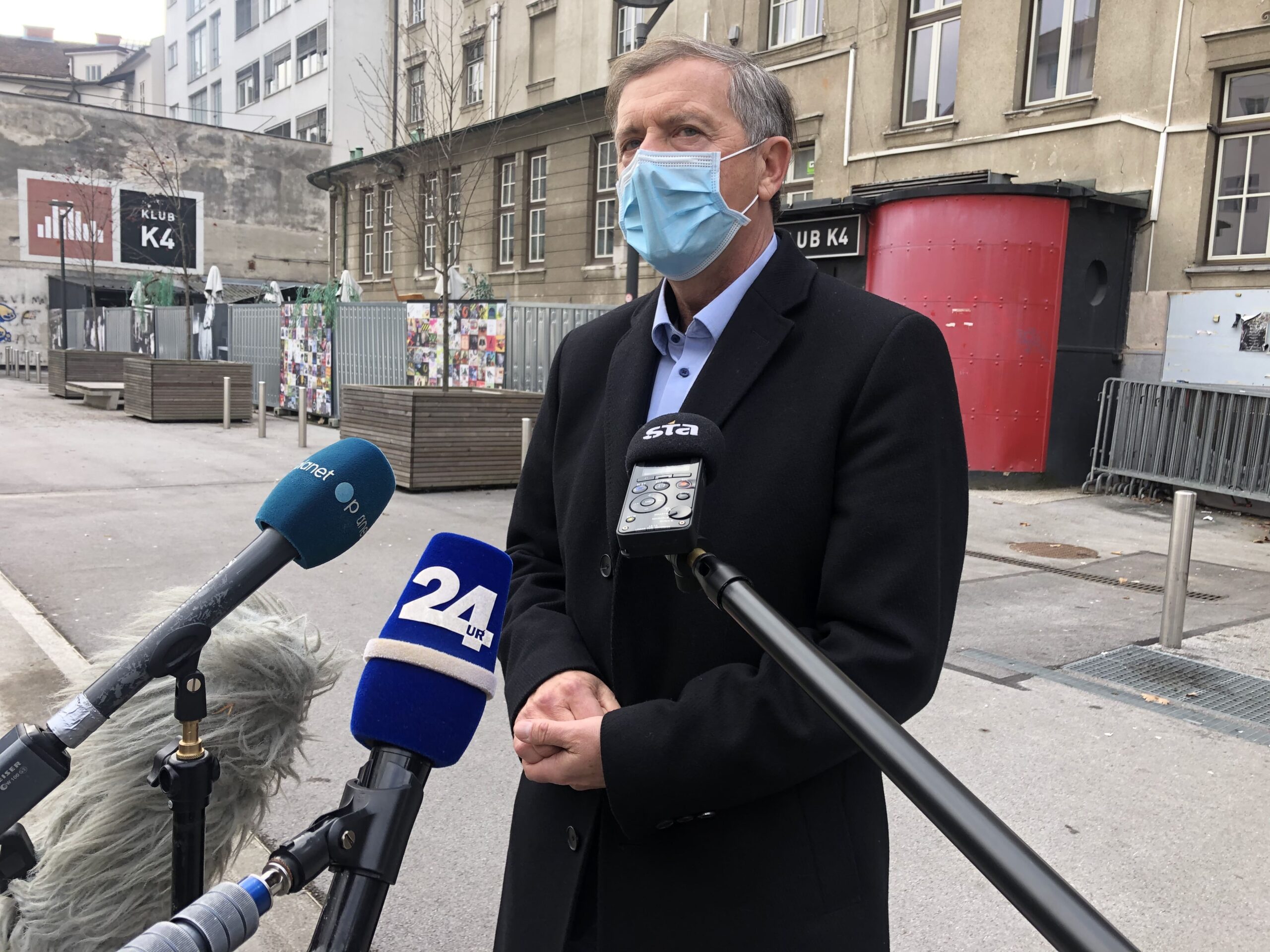 (V ŽIVO) Karl Erjavec komentiral hišno preiskavo pri Aleksandri Pivec in pojasnil, zakaj ne bo odpiral pisma računskega sodišča – DeSUS ne bo podpisal sporazuma o sodelovanju z Janševo vlado