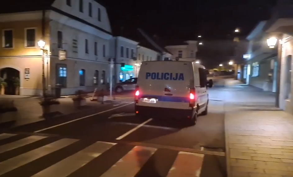 (VIDEO) Kdo je ovaduh, ki je policiji prijavil velikonočno mašo v Kamniku? – Policisti na intervenciji, kjer so verniki bežali skozi zakristijo, so imeli srečo – Poglejte video, kako se je takšna intervencija policije v cerkvi končala v Kanadi  